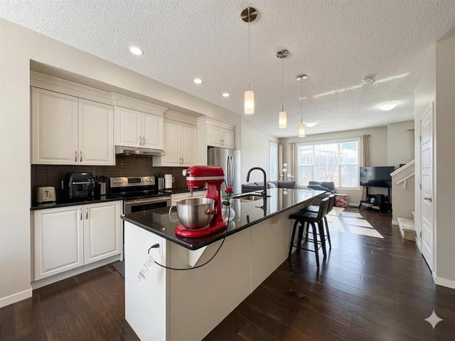 535 Panatella Walk NW