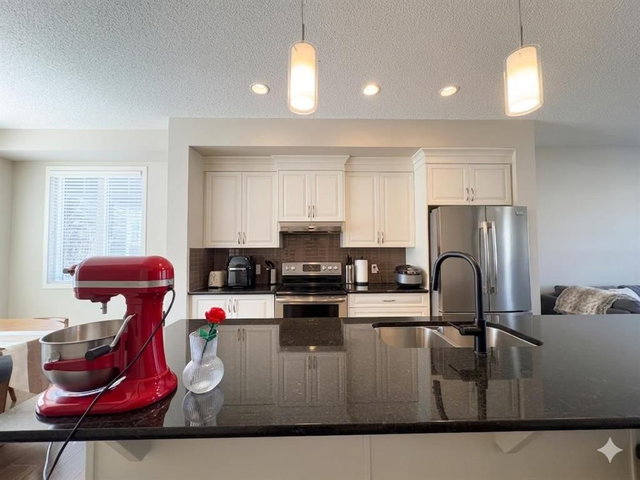 535 Panatella Walk NW