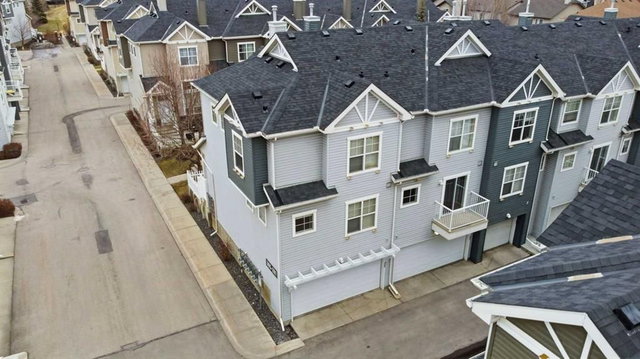 305 Elgin Gardens SE