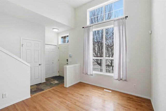 305 Elgin Gardens SE