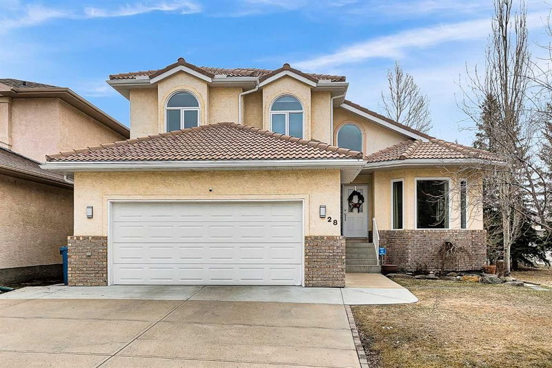 28 Woodpark Close SW, Calgary, Alberta