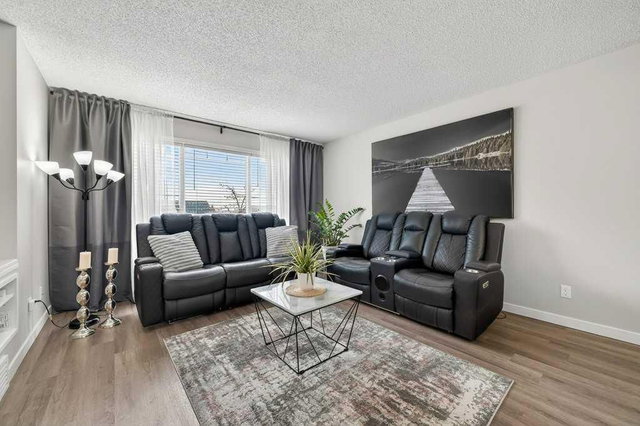 370 Prestwick Circle SE