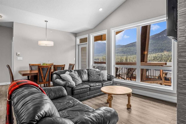 301 - 106 Stewart Creek Rise S