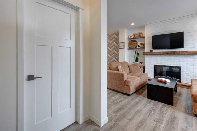 146 Magnolia Square SE