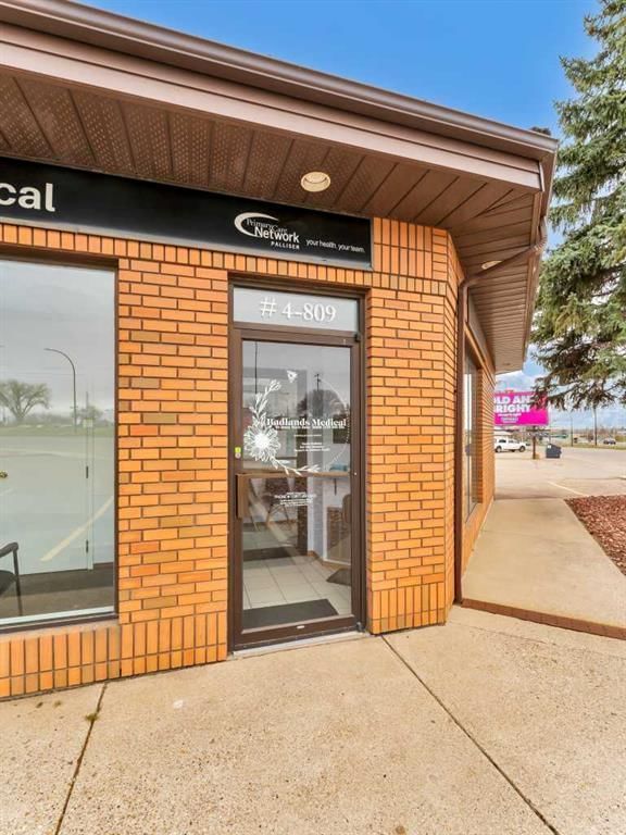 4 - 809 Bullivant Crescent SW, Medicine Hat, T1A 5G5 | Image 2