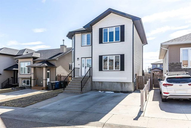 97 Ranchlands Way NE