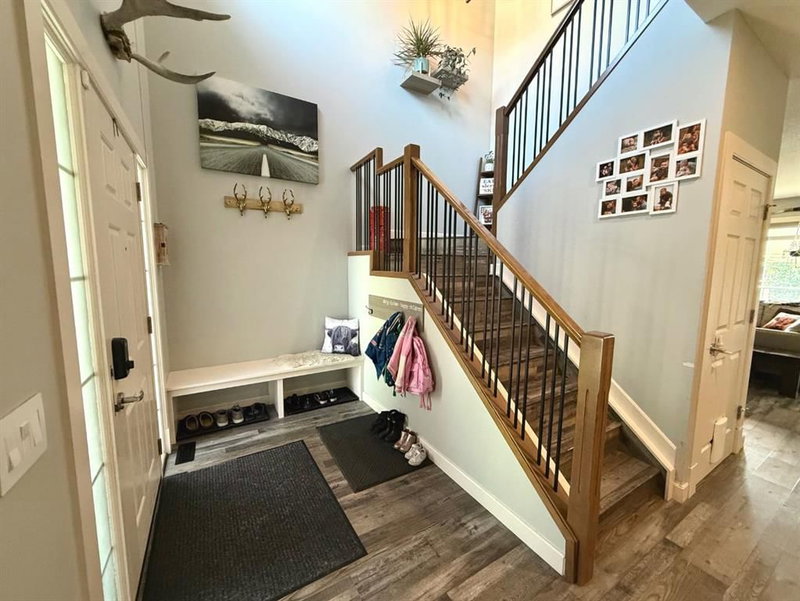 607 Montgomery Close SE, High River, T1V 0B7 | Image 3