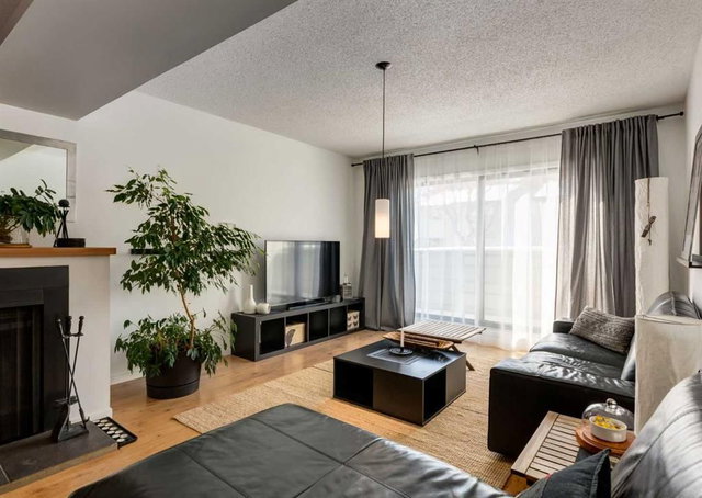 25 - 3302 50 Street NW