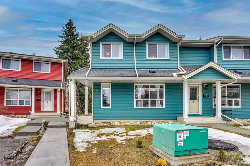 12 Queen Anne Close SE, Calgary, T2J 6N6 | Image 2