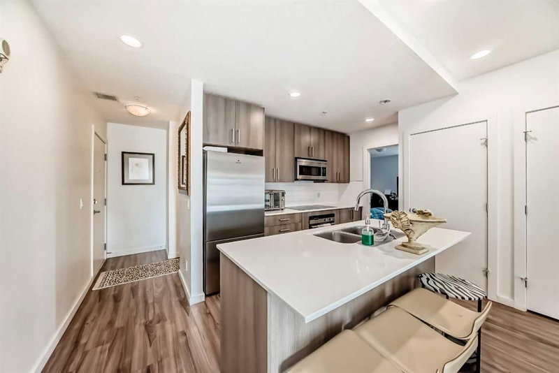 202 - 1629 38 Street SW, Calgary, T3C 1T8 | Image 3