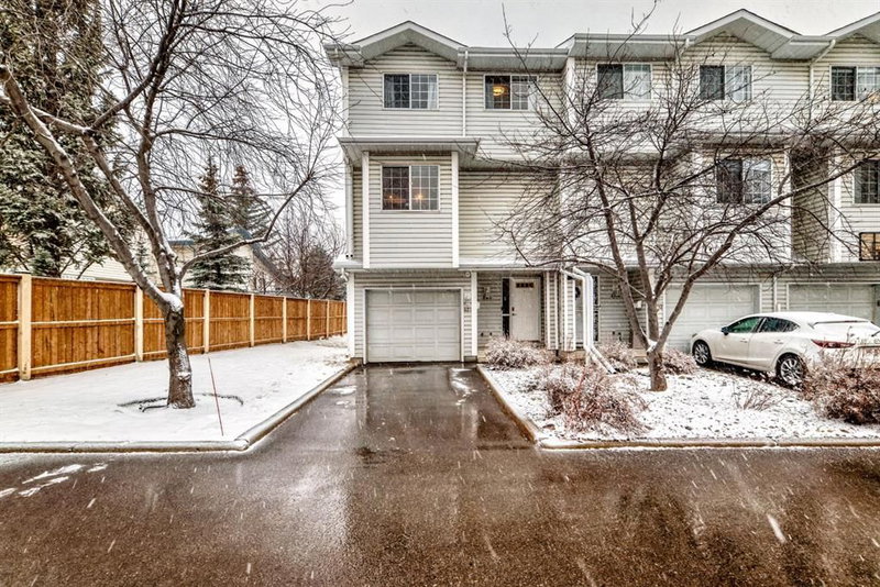 424 Hawkstone Manor NW, Calgary, Alberta