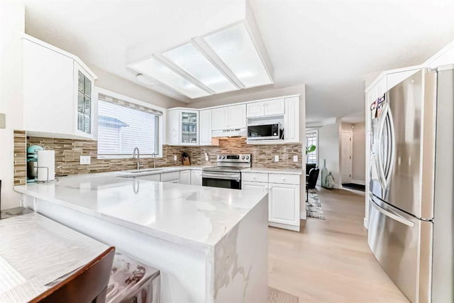 7165 California Boulevard NE