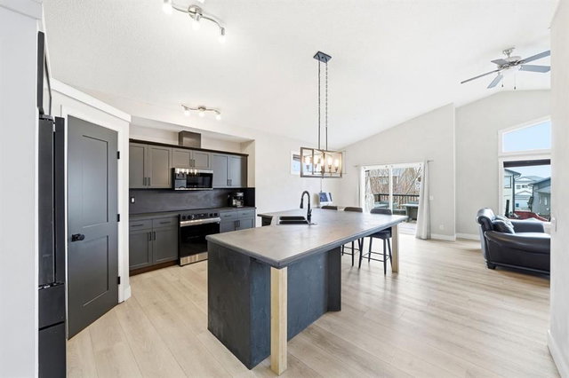 165 Thornfield Close SE