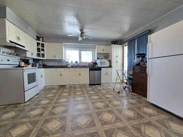 22004 Range Road 814