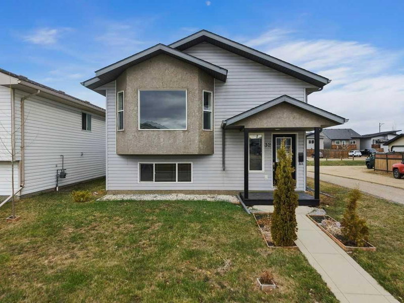 32 Hunter Road, Sylvan Lake, T4S 2L6 | Image 2