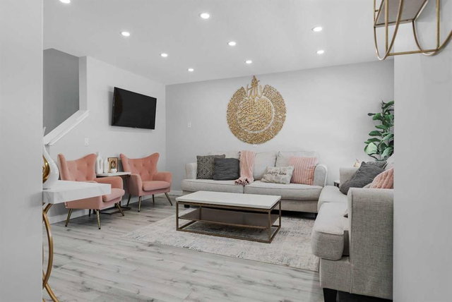 136 Fireweed Crescent