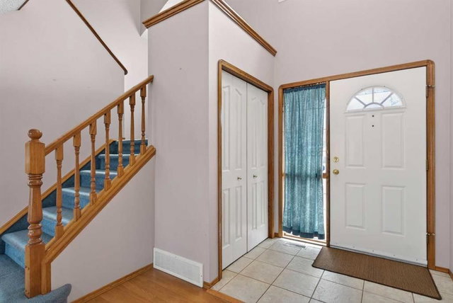 416 Douglas Glen Close SE