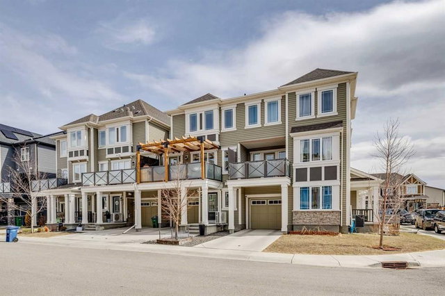 230 Hillcrest Gardens SW