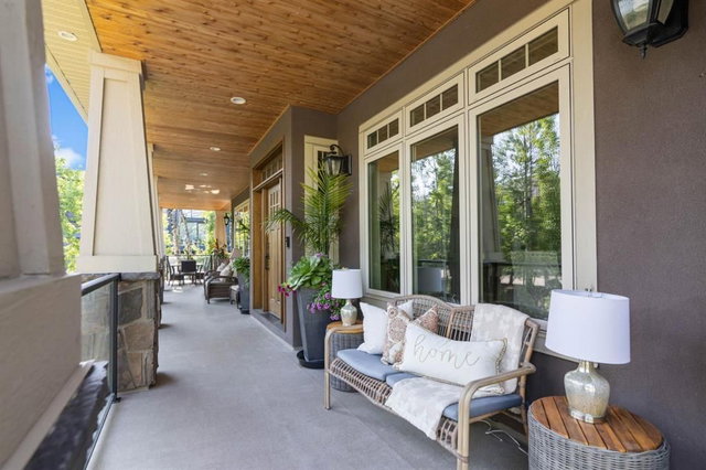 108 Posthill Drive SW