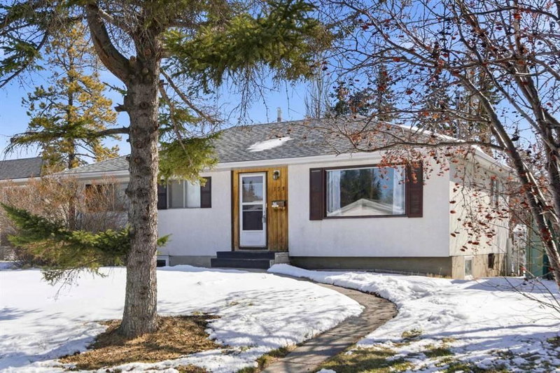 173 Gordon Drive SW, Calgary, T3E 5B1 | Image 2
