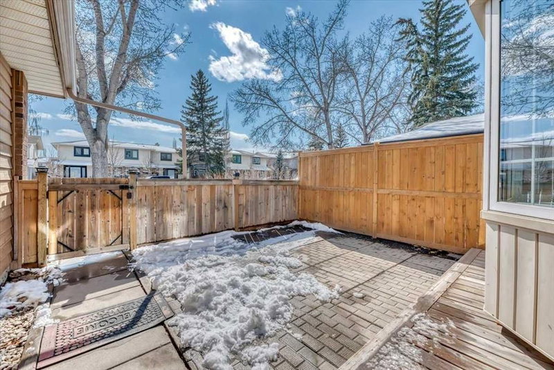 32 Midpark Drive SE, Calgary, T2X 1T2 | Image 2