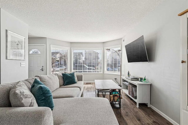 27 Rivercrest Way SE