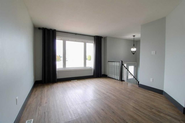 4506 30A Street Close