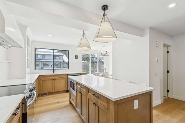 5 - 140 Point Drive NW