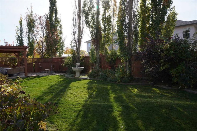 611 Cavendish Beach Bay, Chestermere, T1X 1H9 | Image 2