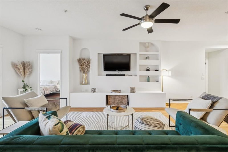 208 - 2134 Kensington Road NW, Calgary, T2N 3R7 | Image 2