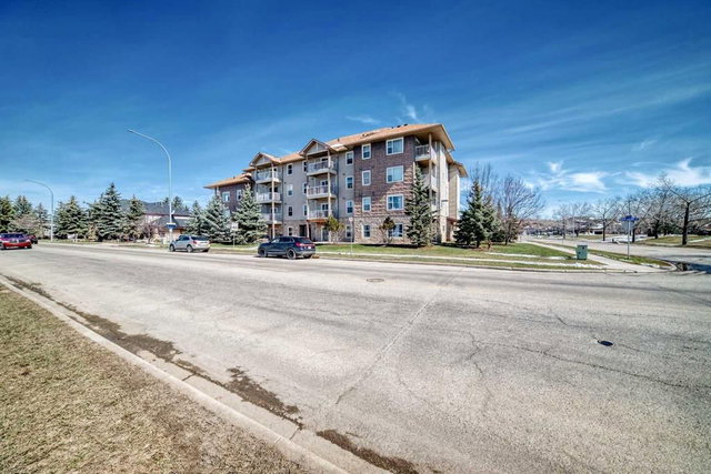 106 - 174 Railway Street N