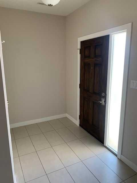 1 - 346 Mt Sundance Landing W