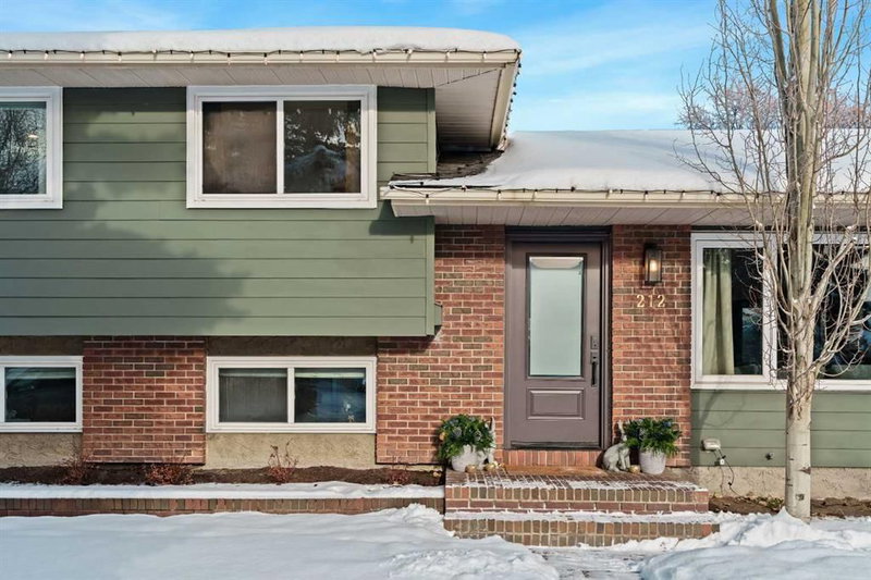 212 Vantage Place NW, Calgary, T3A1X9 | Image 2
