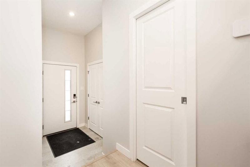 3 - 67 Aquitania Circle W, Lethbridge, T1J 5M5 | Image 2