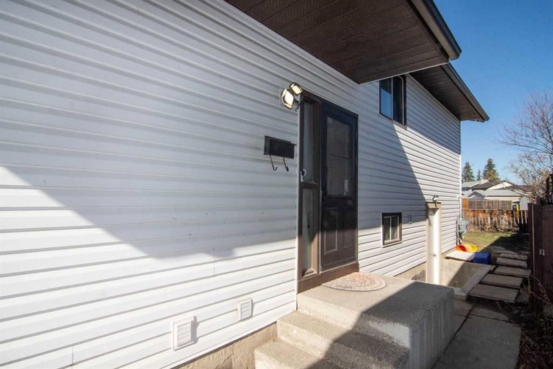 27 Taraglen Court NE, Calgary, T3J2M6 | Image 2