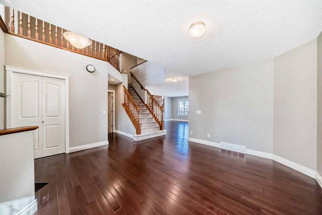 141 Somerglen Way SW