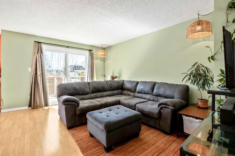 240 27 Avenue NW, Calgary, T2M 2H4 | Image 2