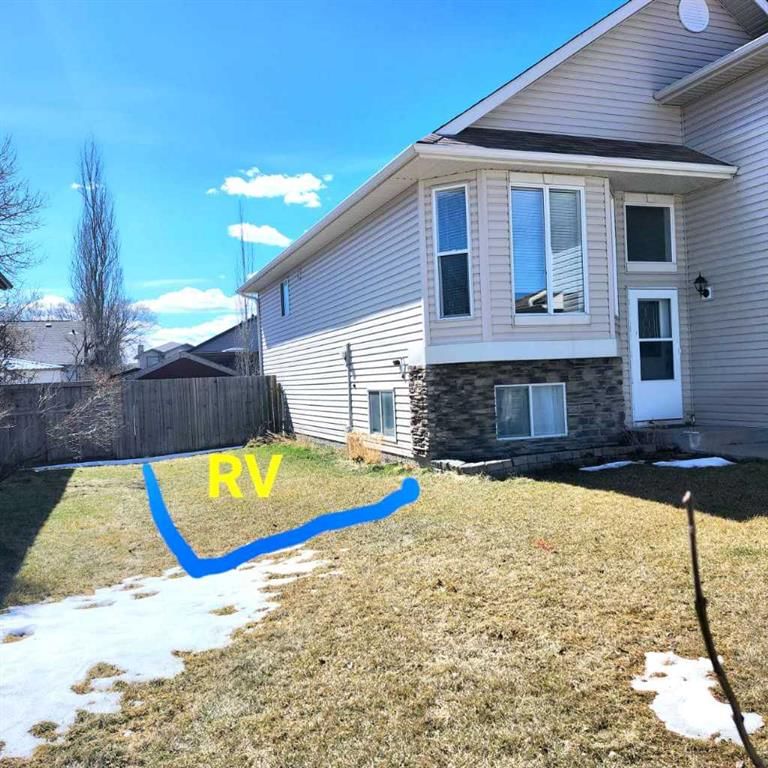 405 Highwood Village Place NW, High River, T1V 1W1 | Image 2