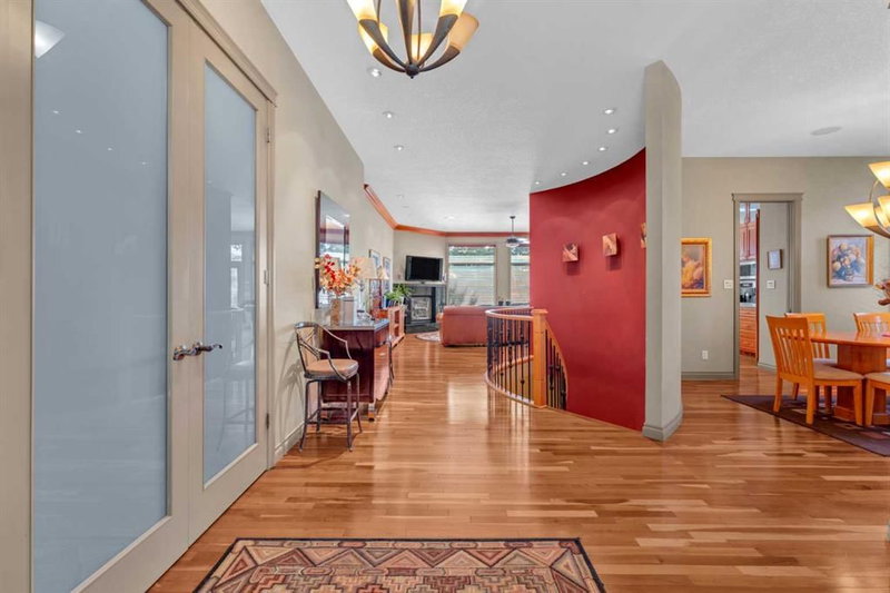 183 Westview Drive SW, Calgary, T3C 2S3 | Image 2