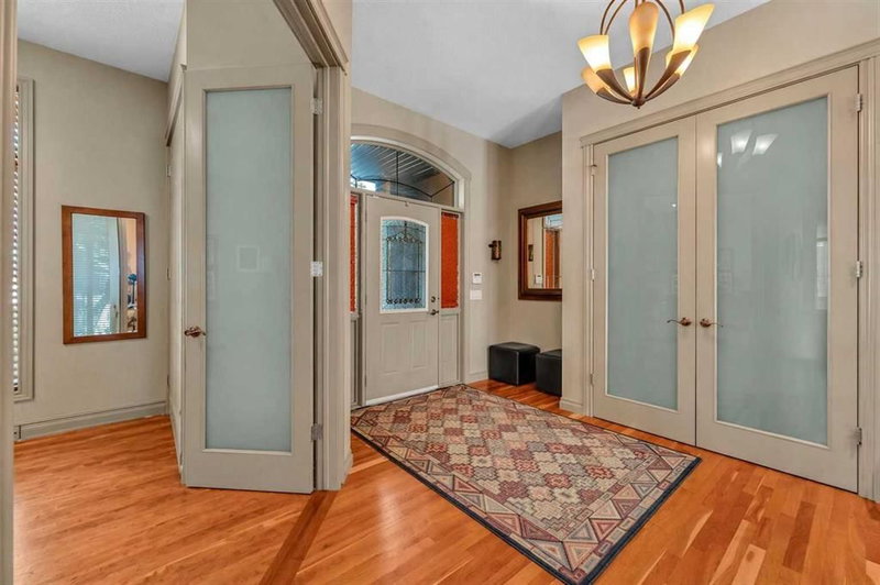 183 Westview Drive SW, Calgary, T3C 2S3 | Image 3