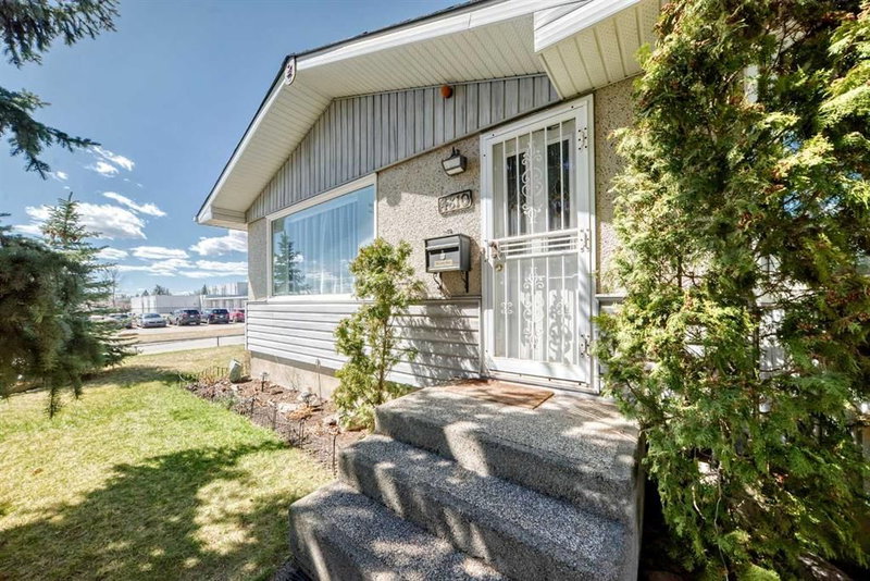 4810 Forego Avenue SE, Calgary, T2A2C3 | Image 2