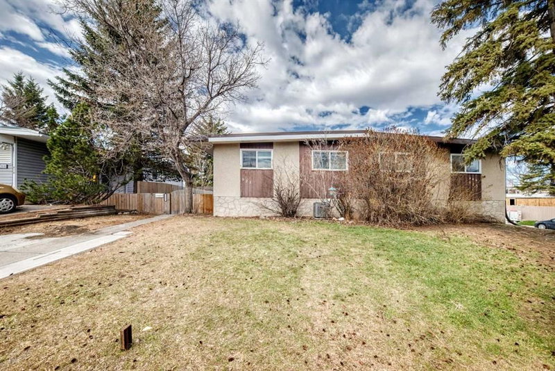921 Mckinnon Drive NE, Calgary, Alberta
