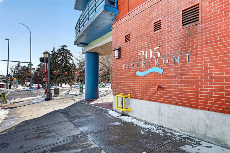 312 - 205 Riverfront Avenue SW, Calgary, T2P 5K4 | Image 2