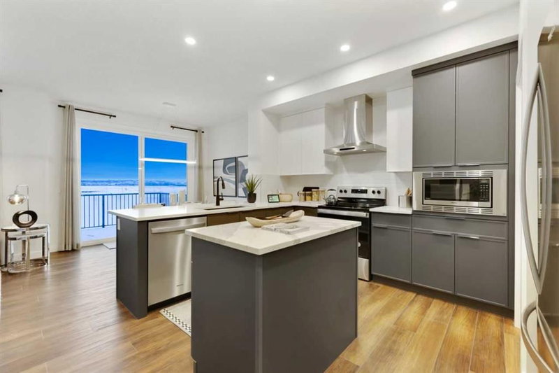 83 Creekstone Common SW, Calgary, T2X6H7 | Image 2