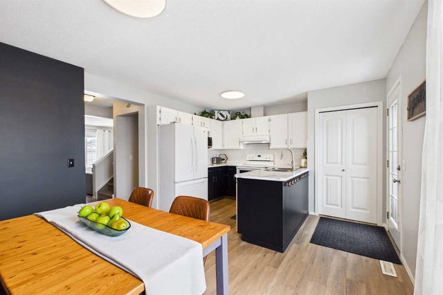 6 Green Meadow Crescent