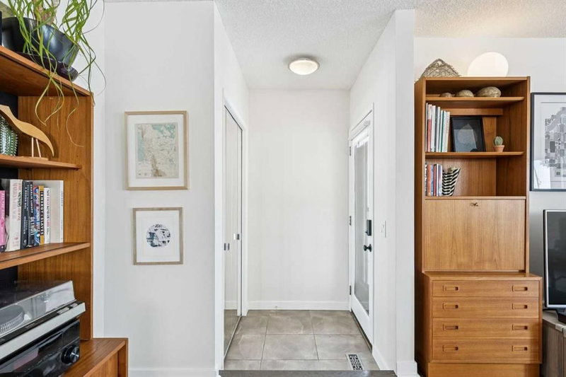 52 Beddington Circle, Calgary, T3K 1K6 | Image 2