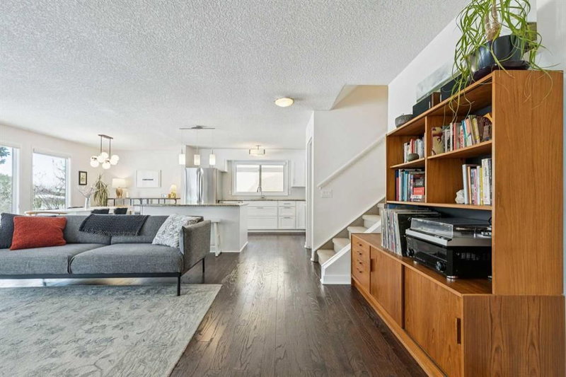 52 Beddington Circle, Calgary, T3K 1K6 | Image 3