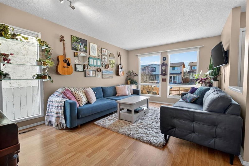 161 Midbend Place SE, Calgary, T2X2K1 | Image 2