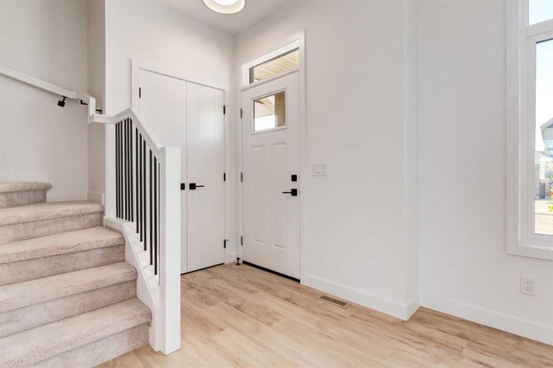 446 River Avenue, Cochrane, T4C3B8 | Image 2