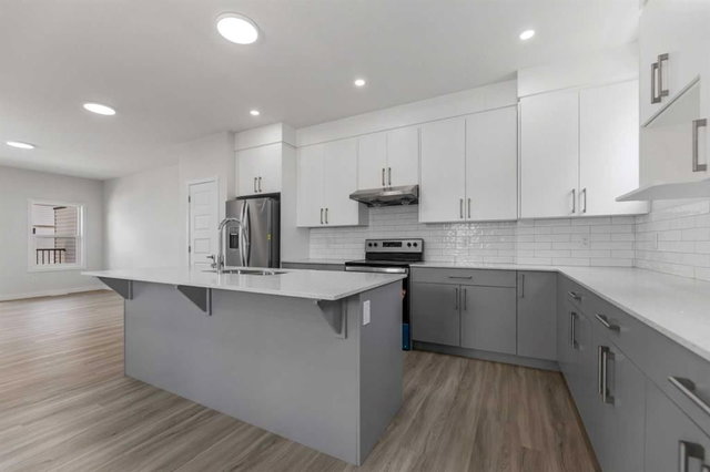 803 - 90 Corner Meadows Manor NE